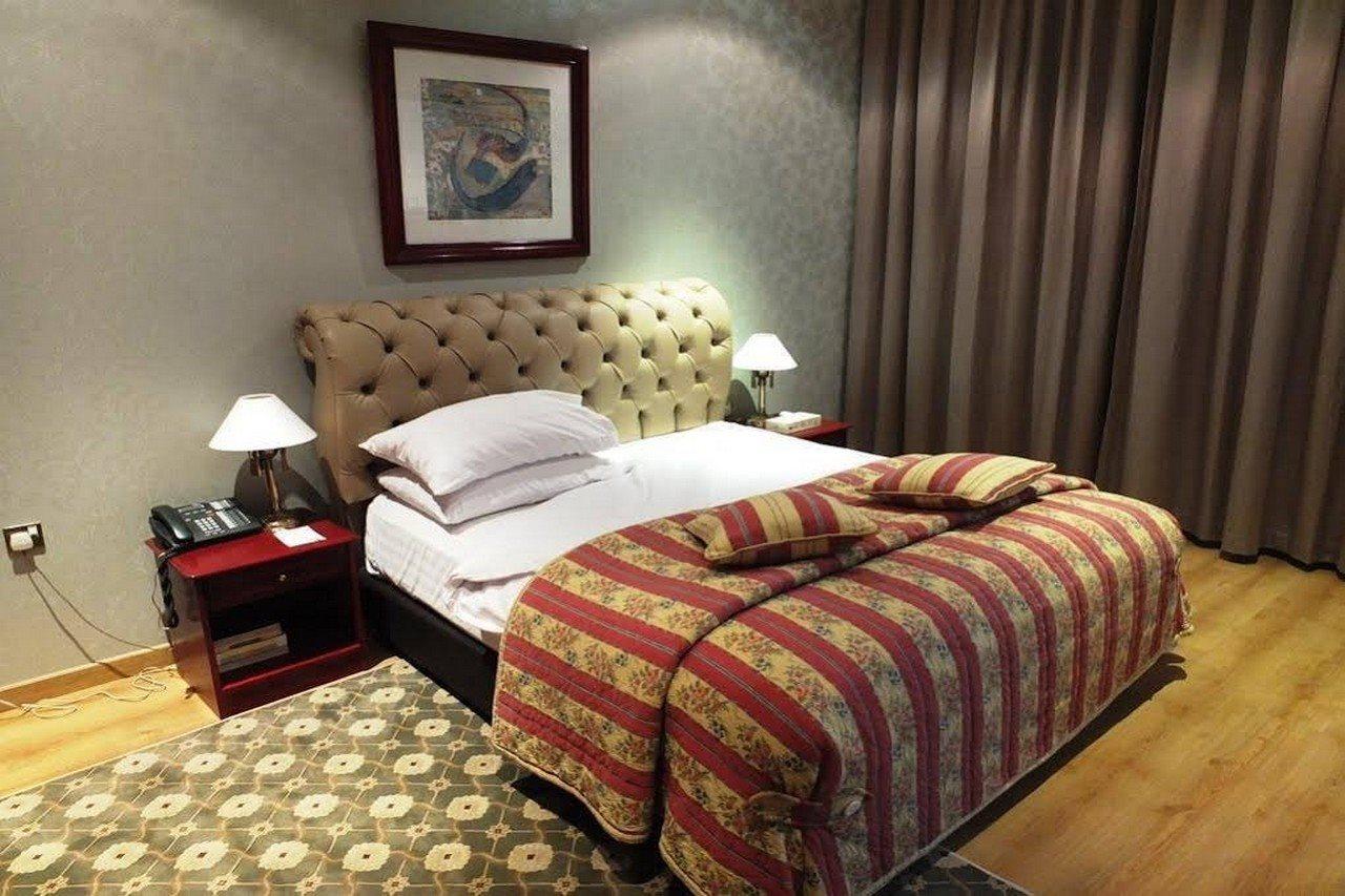 Al Bustan Hotel Доха Екстериор снимка