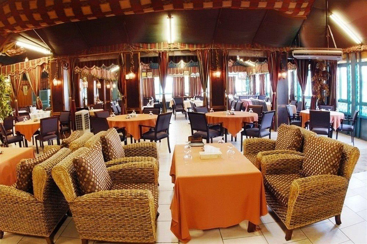 Al Bustan Hotel Доха Екстериор снимка