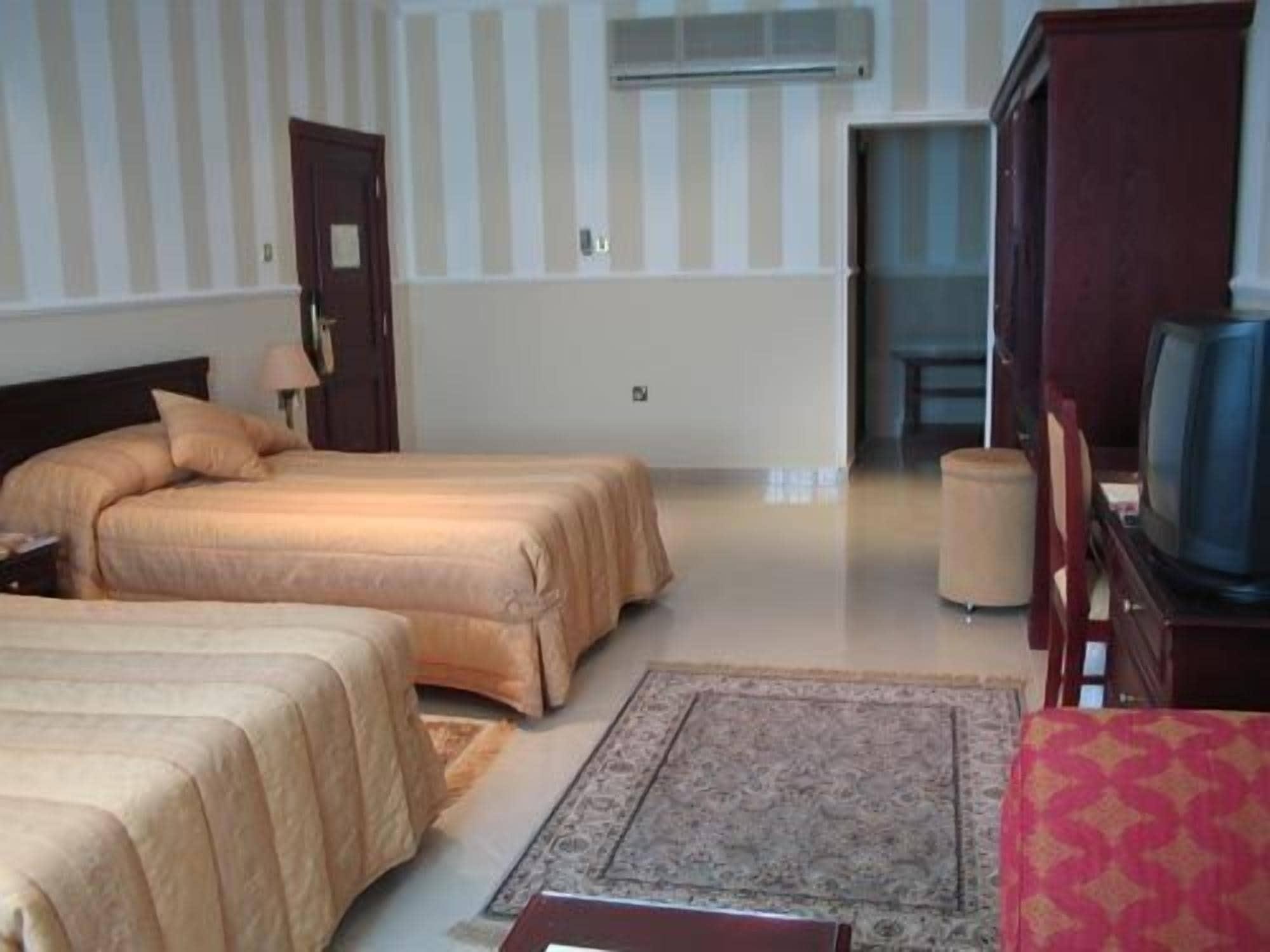 Al Bustan Hotel Доха Екстериор снимка