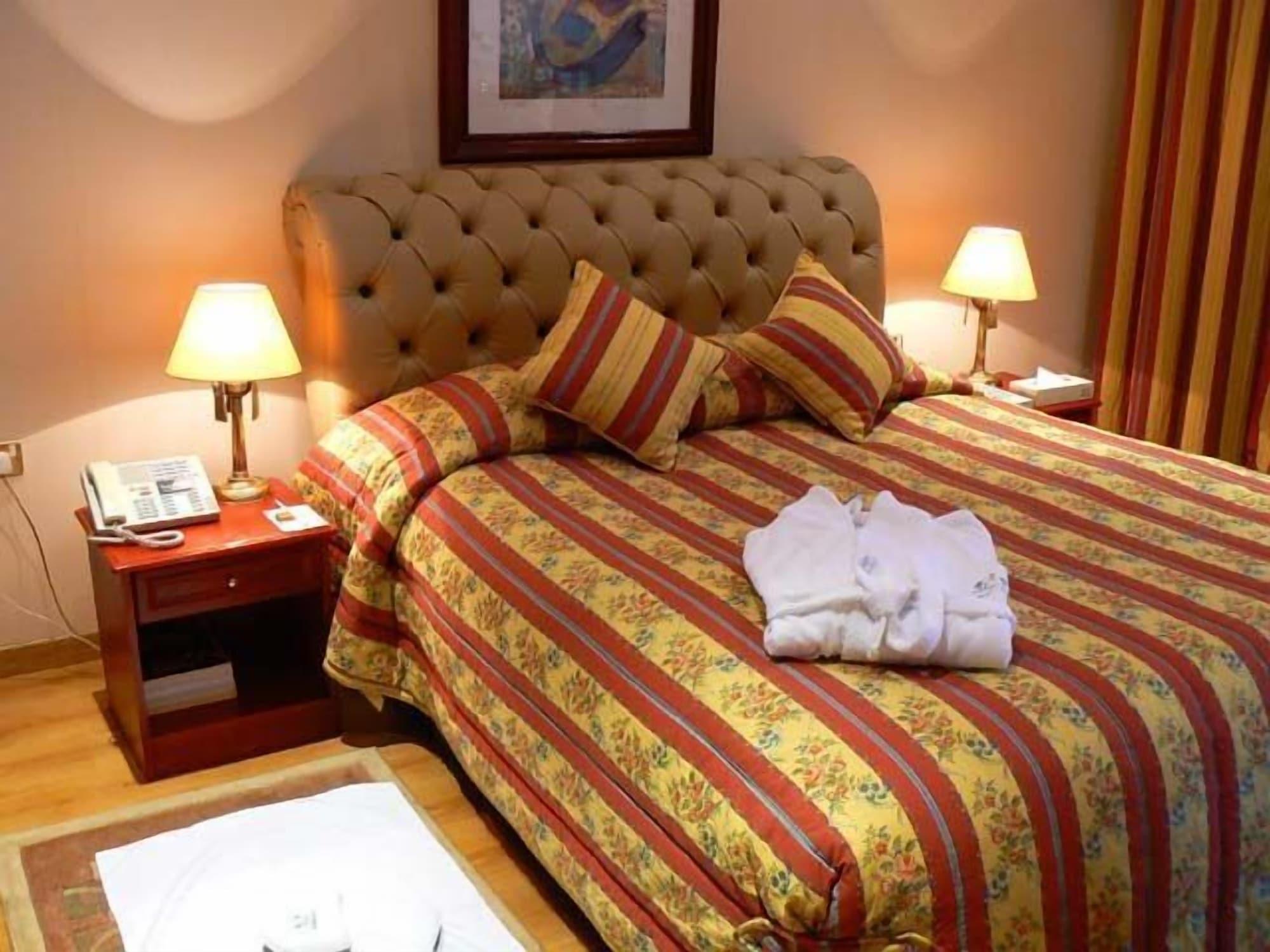 Al Bustan Hotel Доха Екстериор снимка
