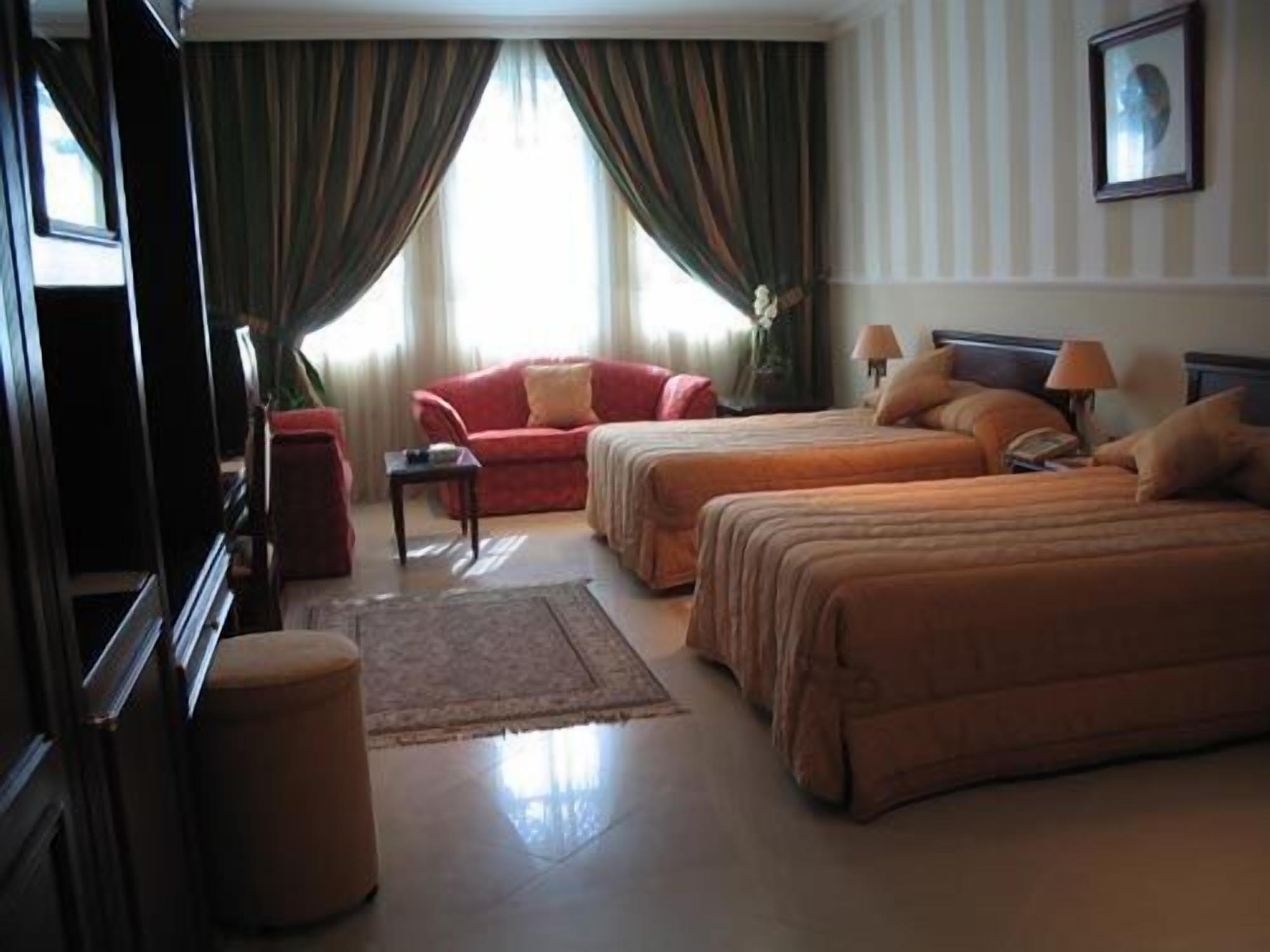 Al Bustan Hotel Доха Екстериор снимка