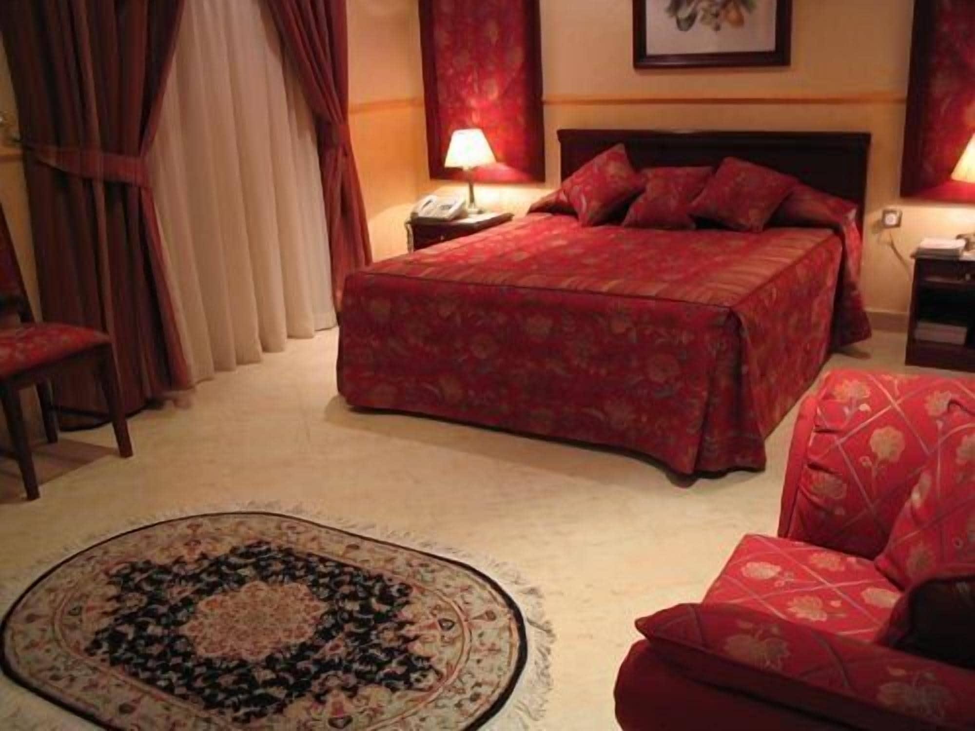 Al Bustan Hotel Доха Екстериор снимка