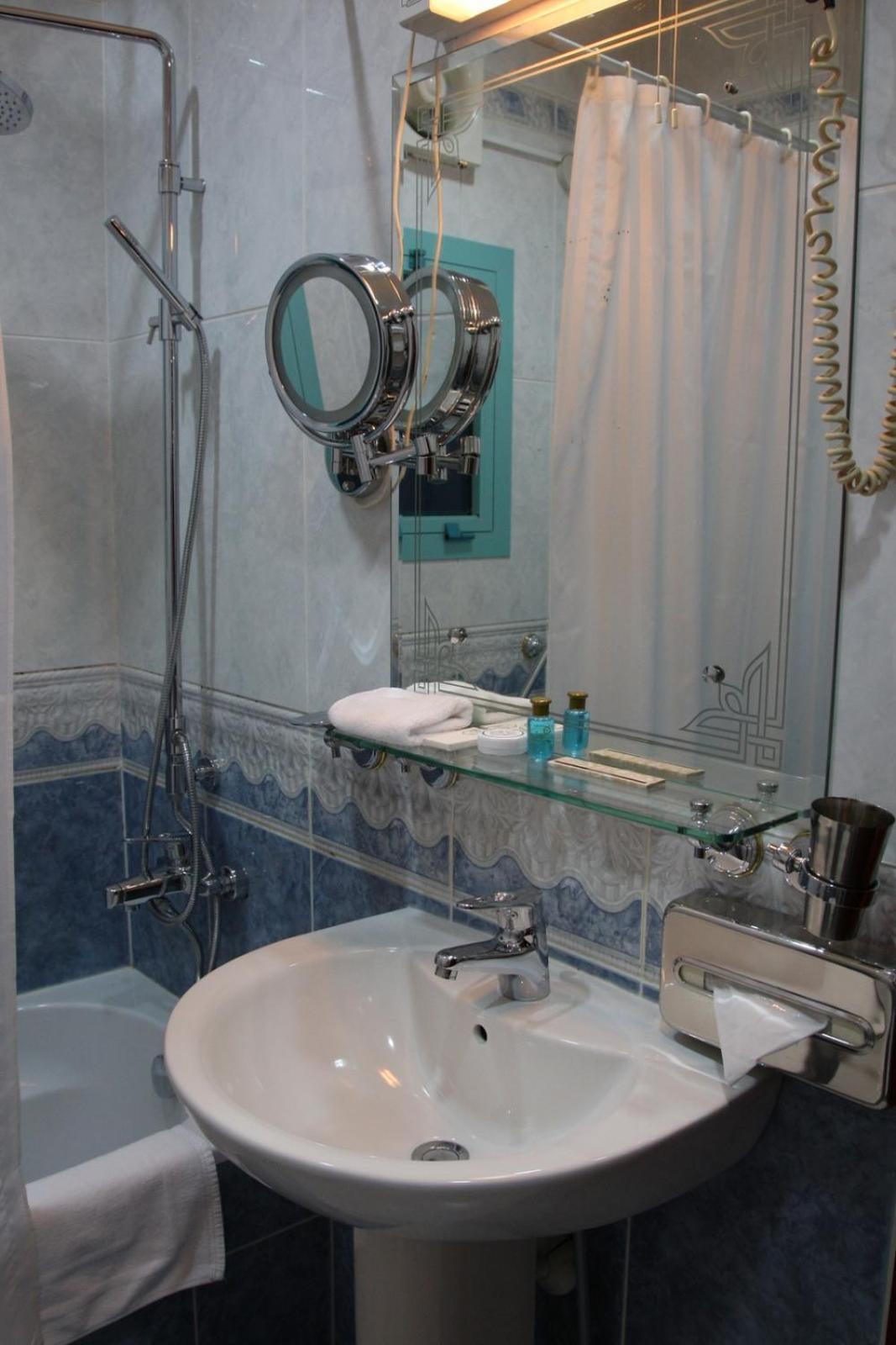 Al Bustan Hotel Доха Екстериор снимка