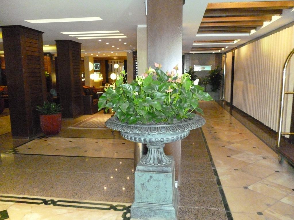 Al Bustan Hotel Доха Екстериор снимка