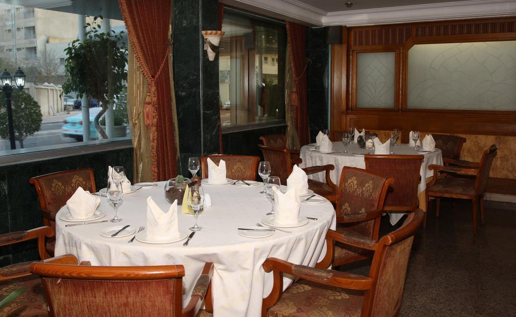 Al Bustan Hotel Доха Екстериор снимка