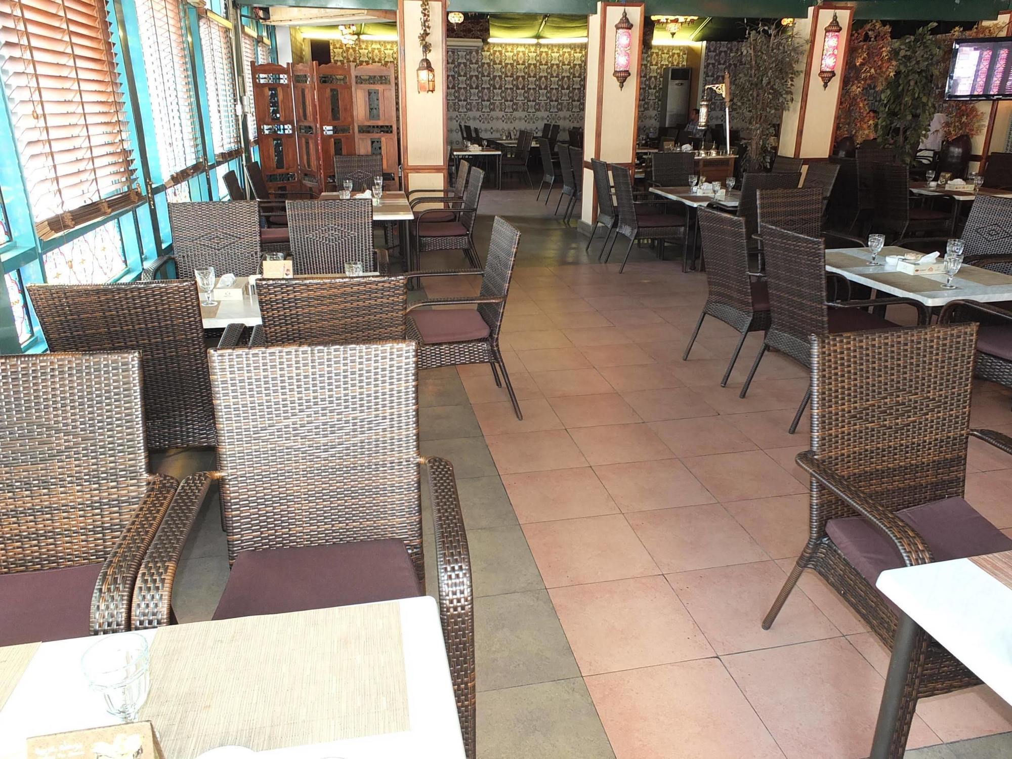 Al Bustan Hotel Доха Екстериор снимка