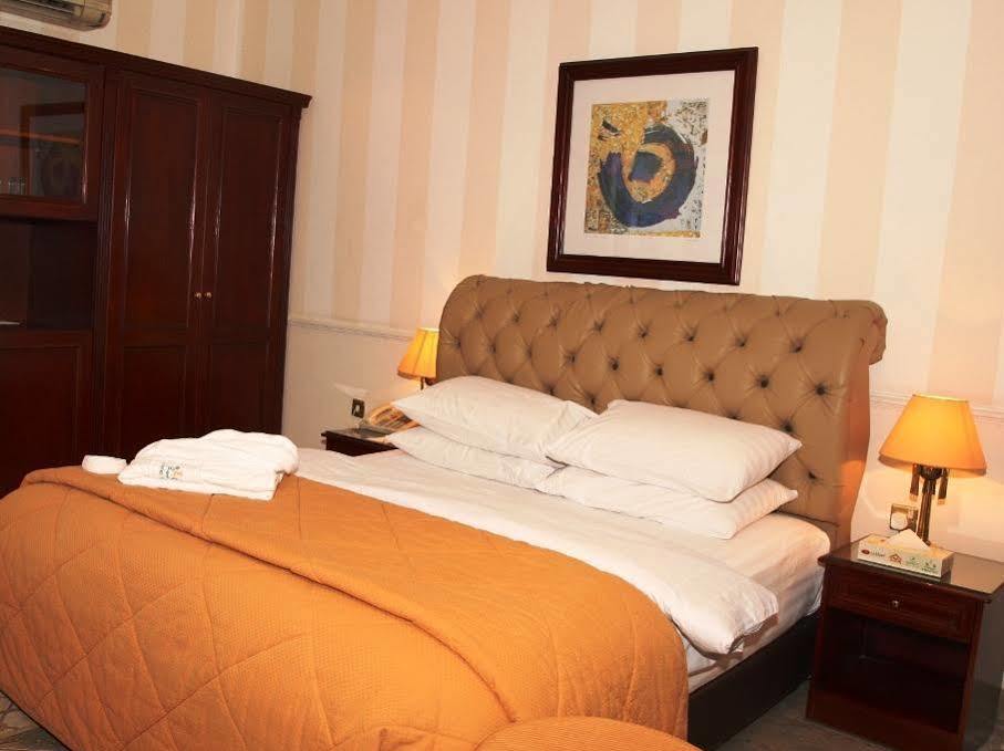 Al Bustan Hotel Доха Екстериор снимка