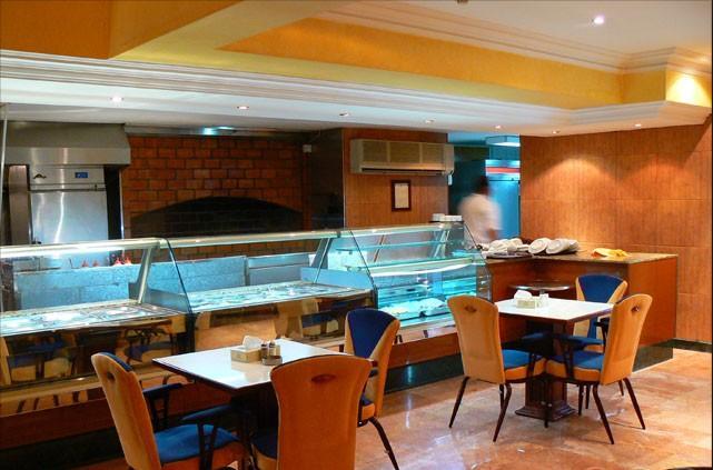 Al Bustan Hotel Доха Екстериор снимка